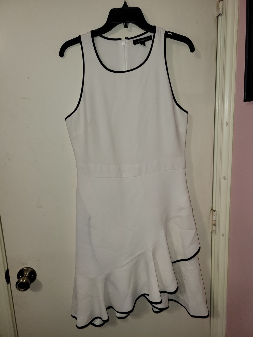 Banana Republic White Sleeveless Ruffle Hem Dress with Black Piping